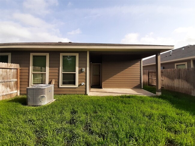 Building Photo - 9733 Grosbeak Ln