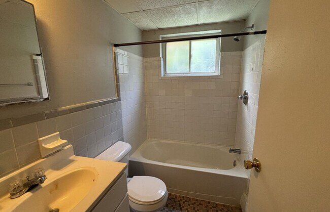 Building Photo - 3233 Whitfield Ave