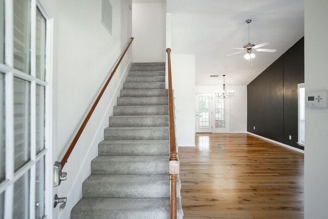 Building Photo - 537 Cedar Rock Dr