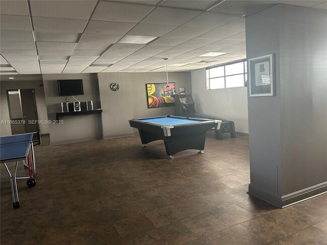 Building Photo - 400 Leslie Dr