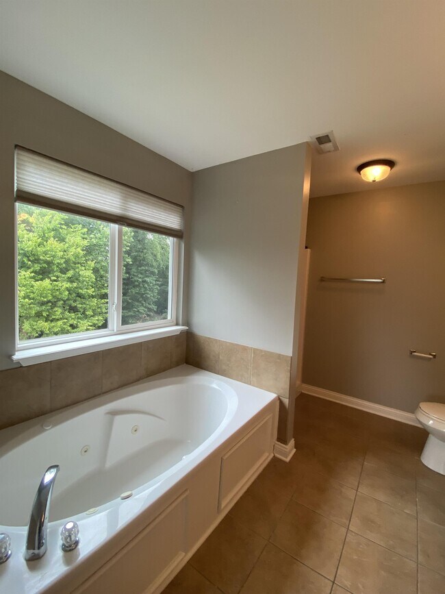 Building Photo - 355 Vineland Pl Dr