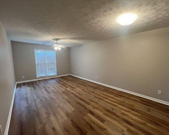 Building Photo - 462 Peachtree Ridge Dr NW