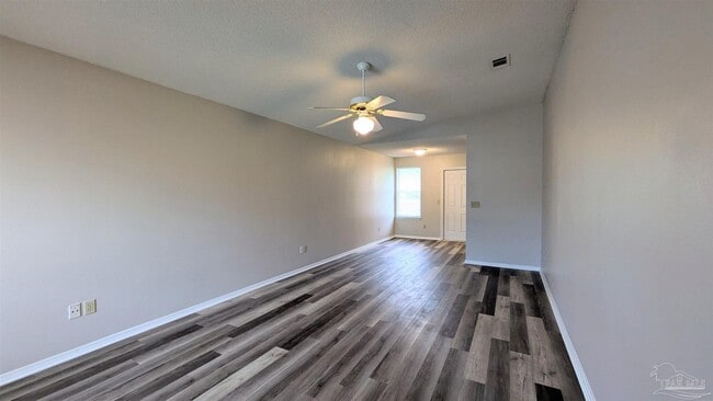 Building Photo - 424 Pine Crescent Way