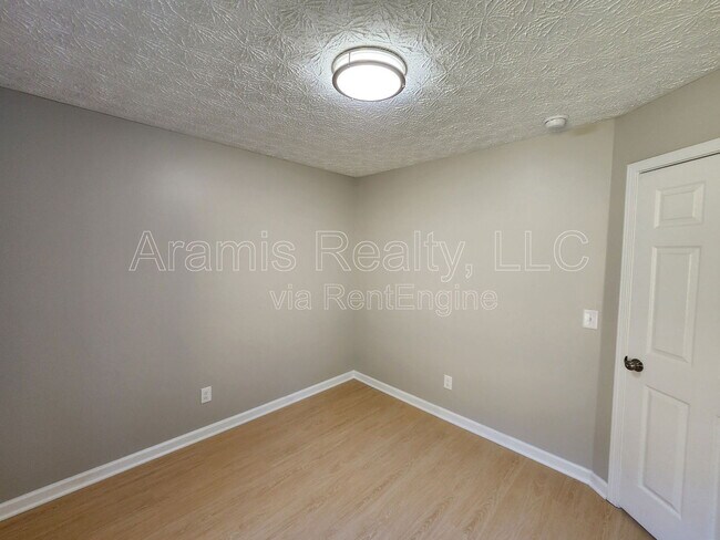 Building Photo - 2800 Pine Valley Way NW
