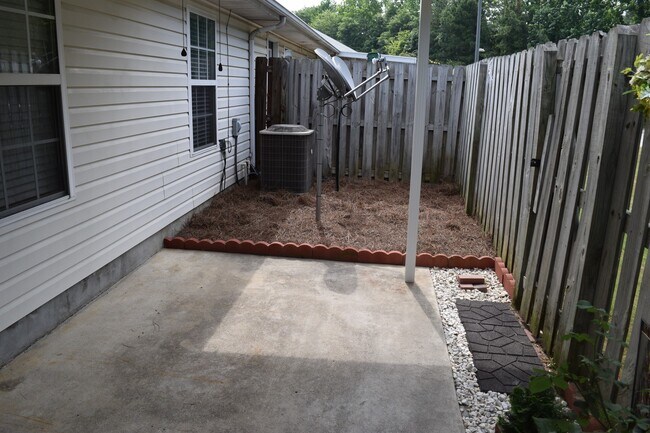 Building Photo - 311 Beech Ln