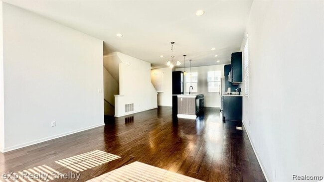 Building Photo - 1071 N Sherman Dr