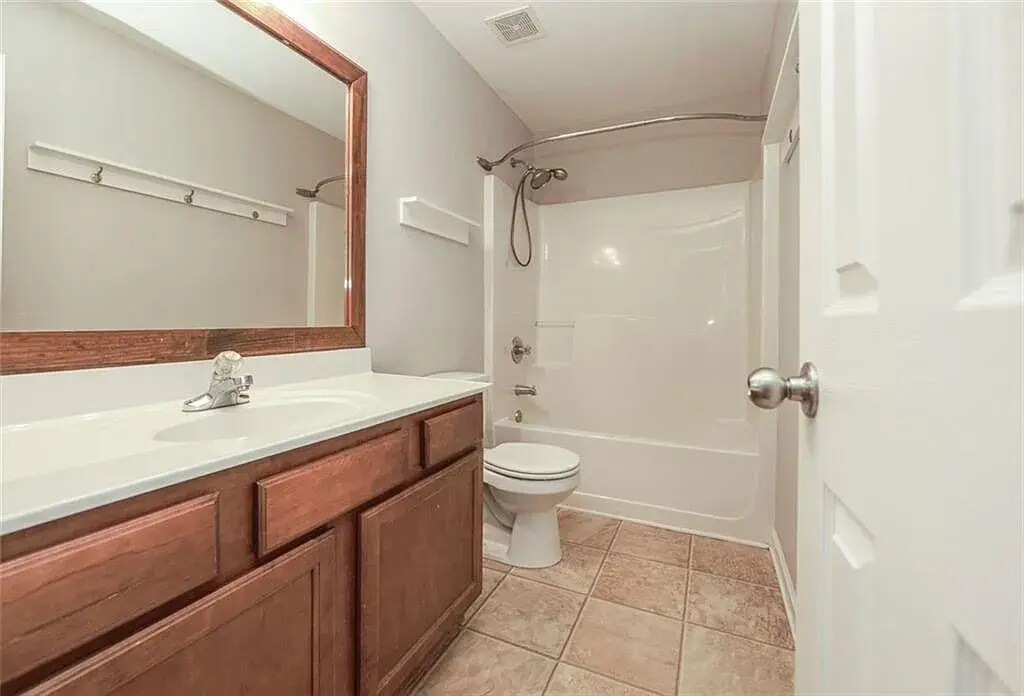 Second Full bath - 5260 Sherwood Way