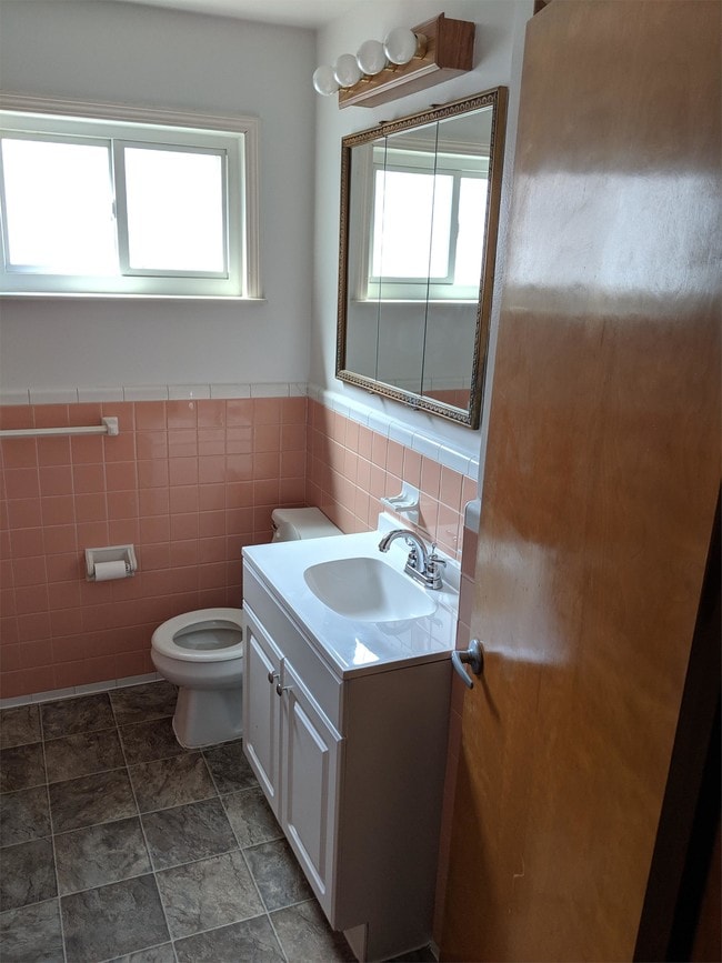 Building Photo - 1862 Warwick Ave