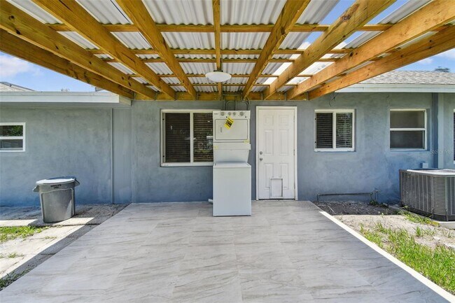 Building Photo - 910 43rd St W