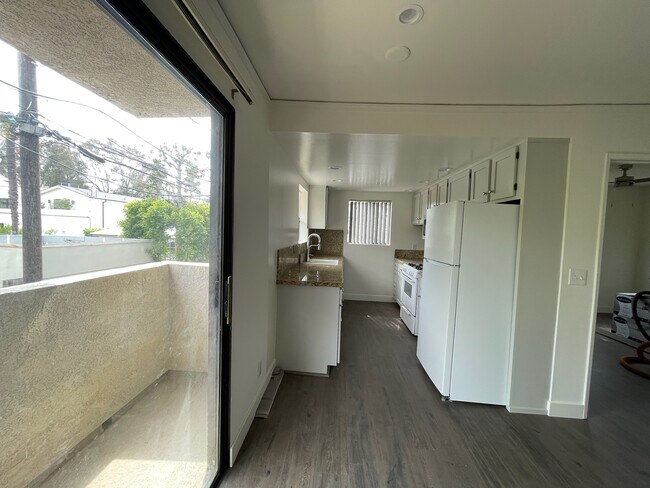 Living room looking into kitchen with sliding door - 10330 Riverside Dr