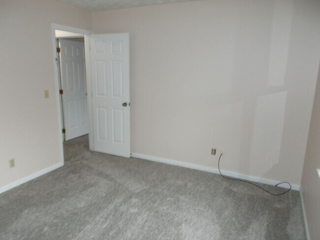 Building Photo - Welcome to this Stunning and Expansive 3 Bedroom, 2 1/2 Bath Home in the Desirable Oak Park Area ...