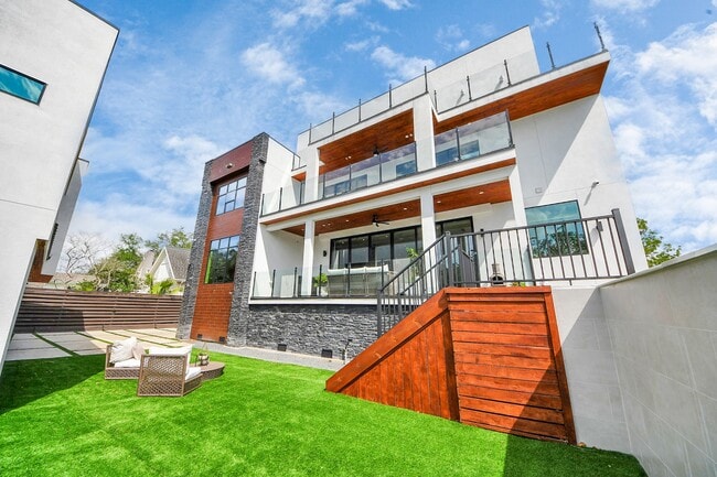 Building Photo - 5327 S Braeswood Blvd