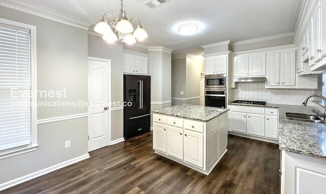 Building Photo - 3106 Sherwood Oaks Ln