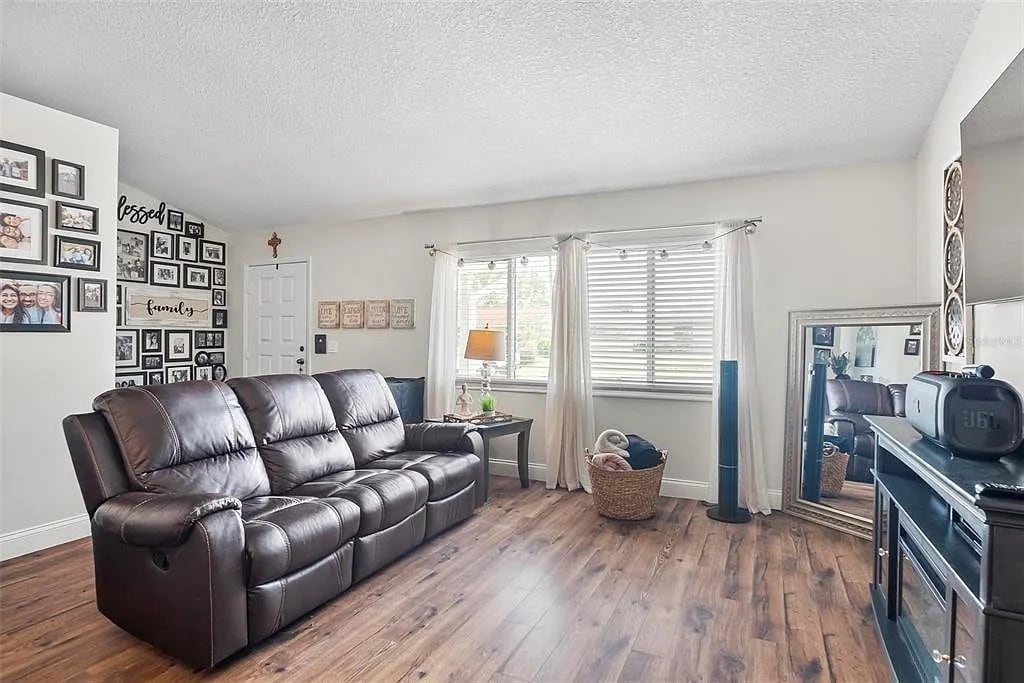 Building Photo - 755 Fairlawn Dr
