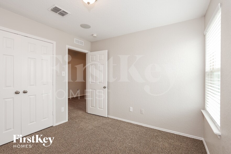 Building Photo - 3003 Candleside Dr