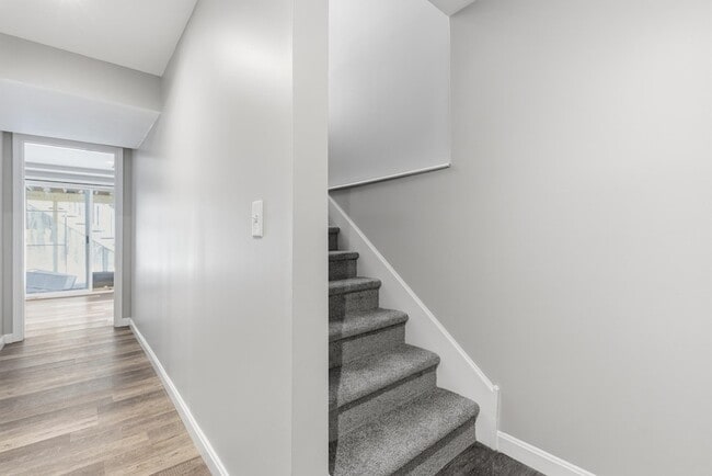 Building Photo - 6 Mulberry Ln