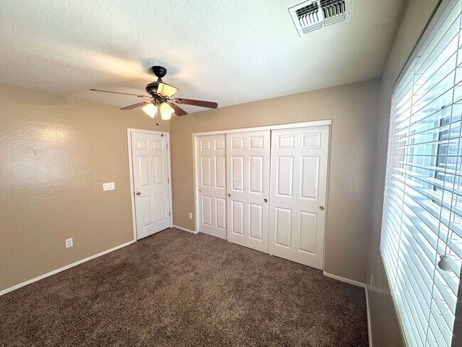Building Photo - GREAT 4BEDROOM/3BATH HOME WITH ALL THAT YO...