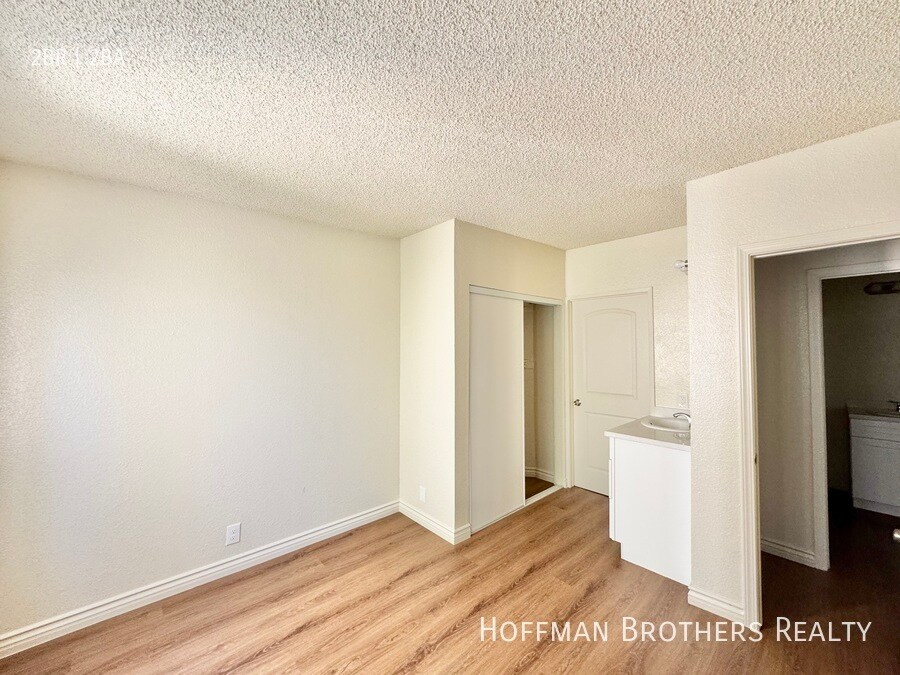 Building Photo - 15552 Nordhoff St