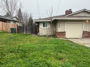 Building Photo - Cute 3/1 Duplex in Fair Oaks