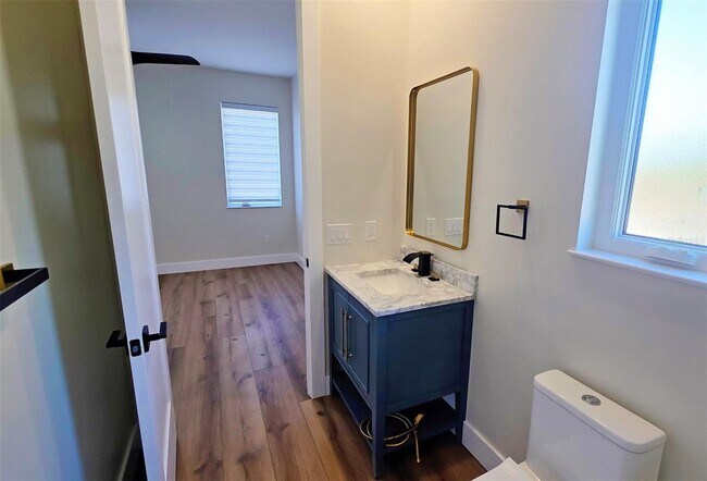 Building Photo - Bold Sarasota Bay Luxury Custom Home, 5 beds/4 baths, Private pool.