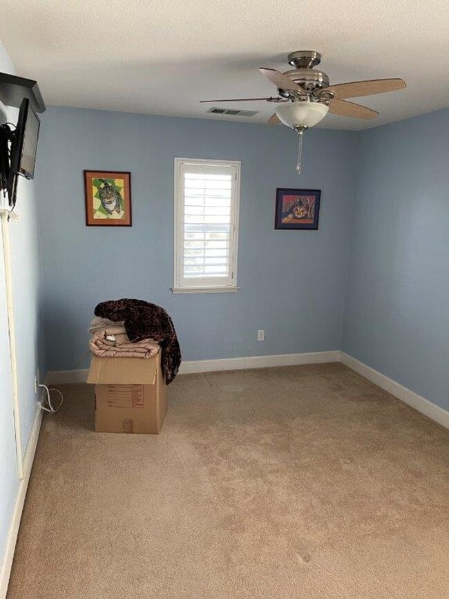 Building Photo - NEWER MODERN HOME BEHIND KAISER VACAVILLE *STAR RENTALS