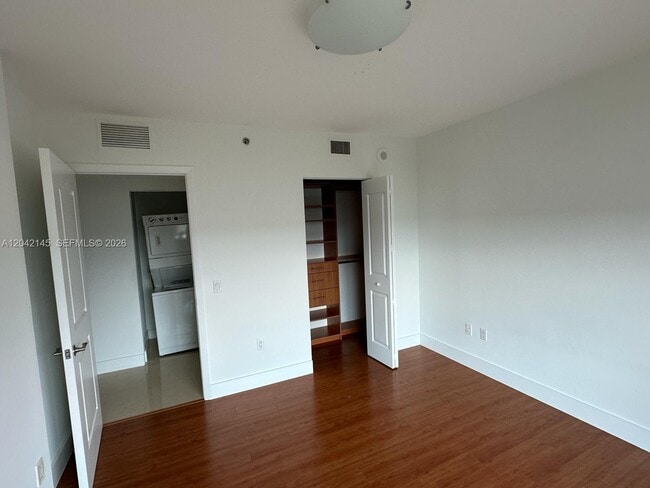 Building Photo - 2641 N Flamingo Rd