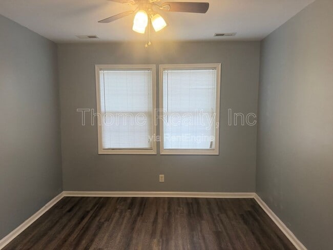 Building Photo - 700 Pinehaven Dr