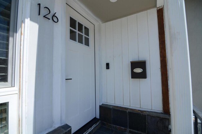 Building Photo - 126 22nd Ave