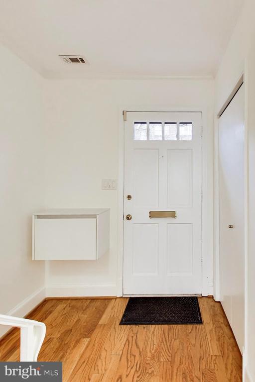 Building Photo - 1660 Beekman Pl NW