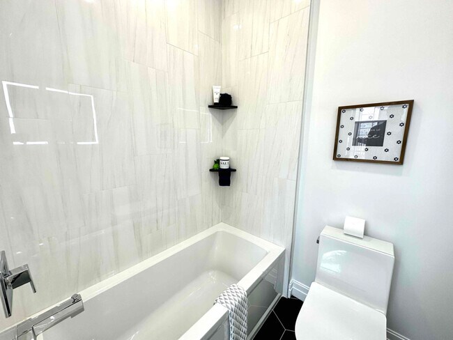 Building Photo - 2 Webster Ave