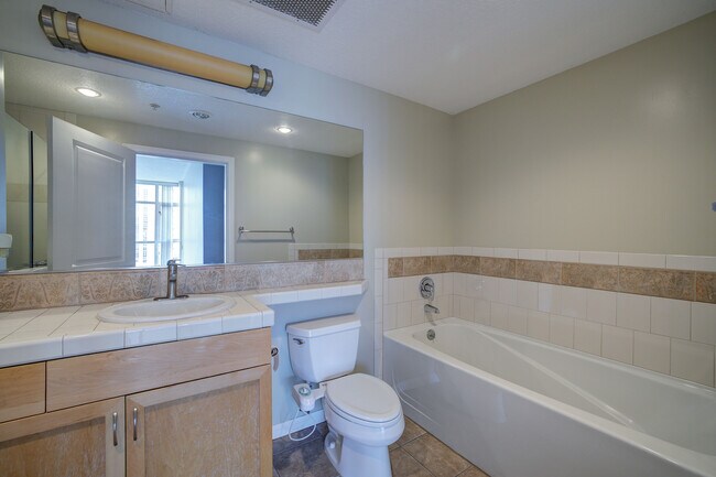 Building Photo - 850 Beech St