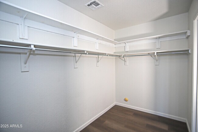 Building Photo - 8833 S 13th Pl