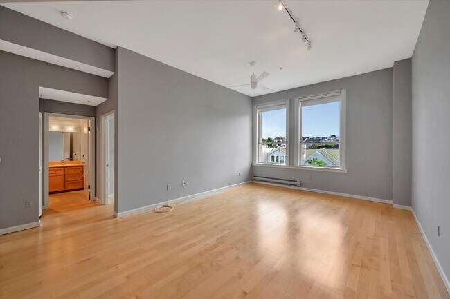 Building Photo - Prime Location Condo in Noe Valley - Please Contact for Showing Availability!