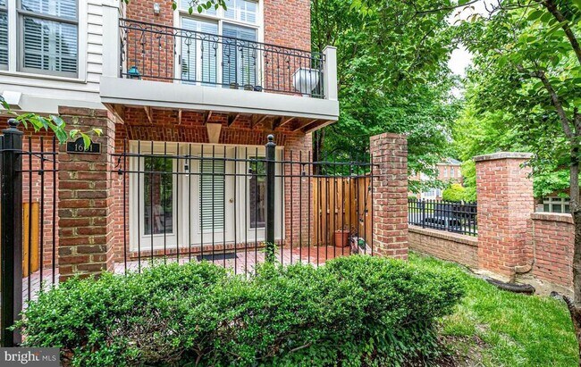 Building Photo - 1601 Colonial Hills Dr