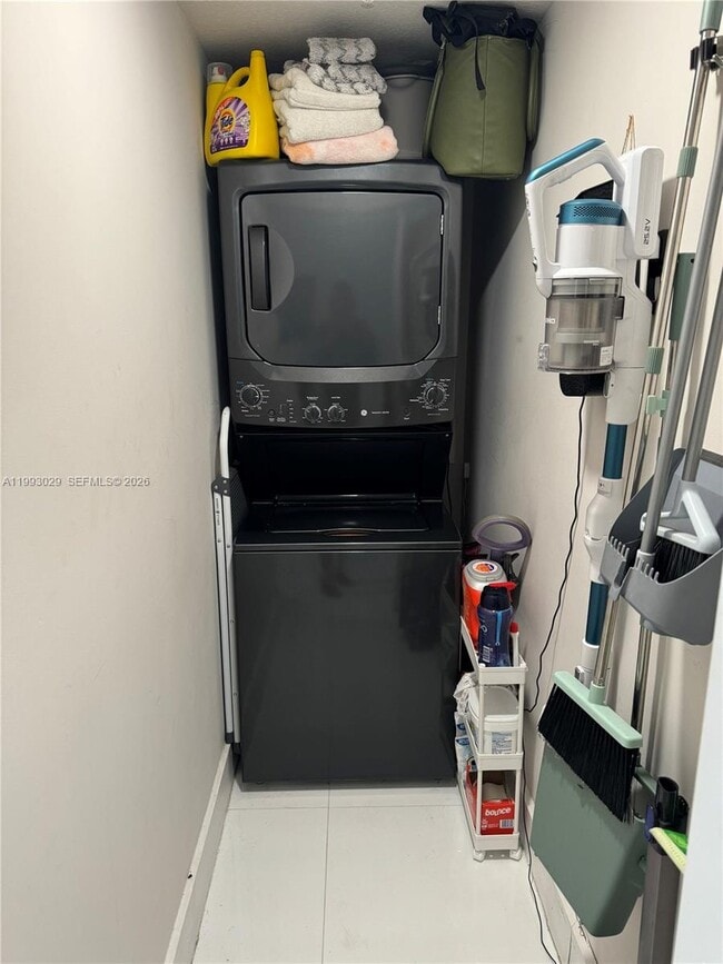 Building Photo - 170 SE 14th St