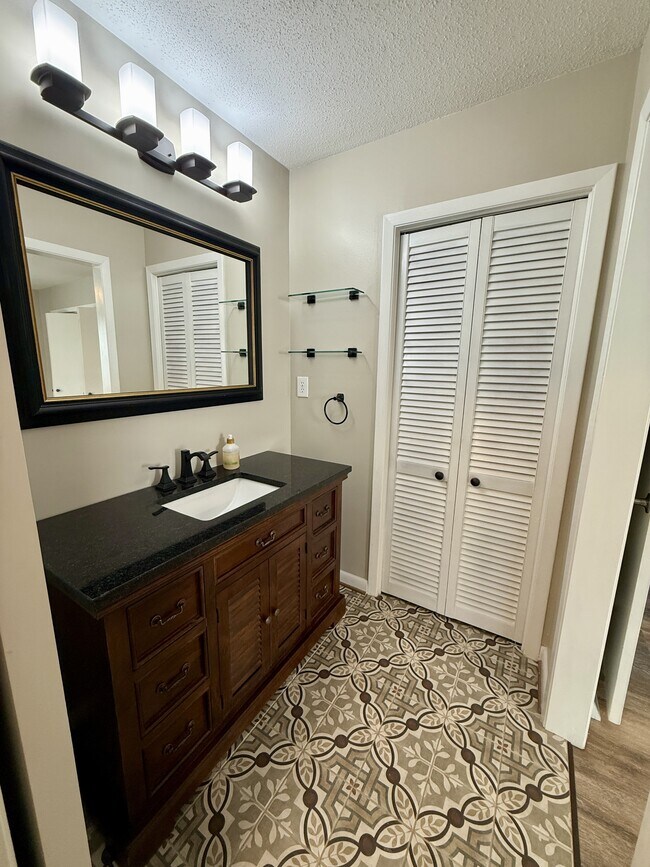 Building Photo - 4527 Terrace View Rd