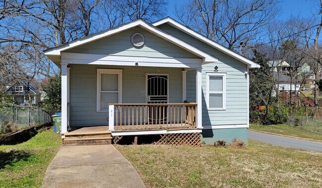 Building Photo - Charming 4BR Home with Modern Upgrades & Spacious Yard