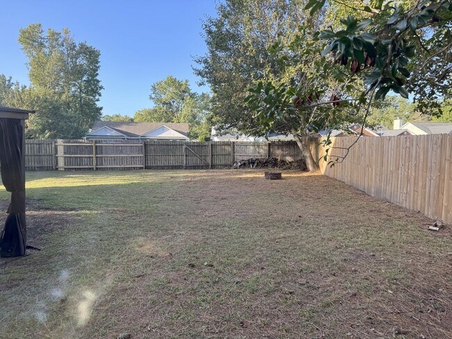 Building Photo - 106 S Forest Dr