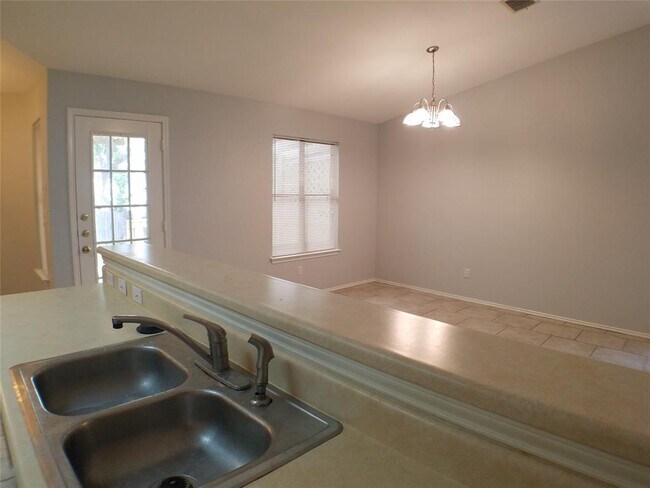 Building Photo - 8310 Los Ranchos Dr