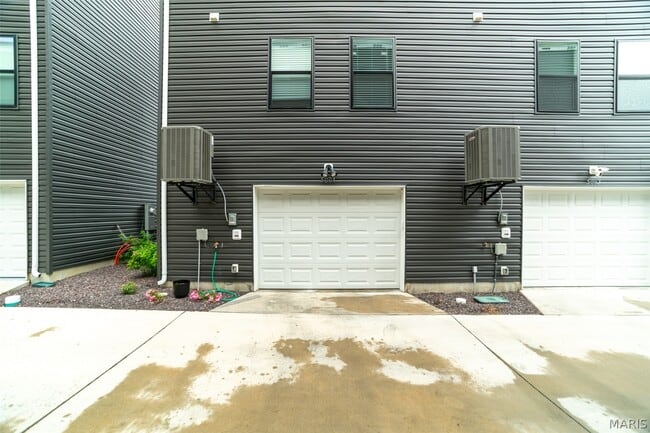 Building Photo - 5004 Daggett Ave