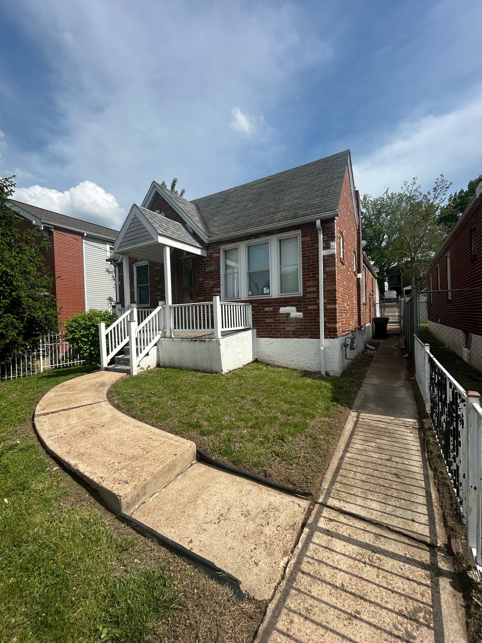 Building Photo - 2218 Farrar St