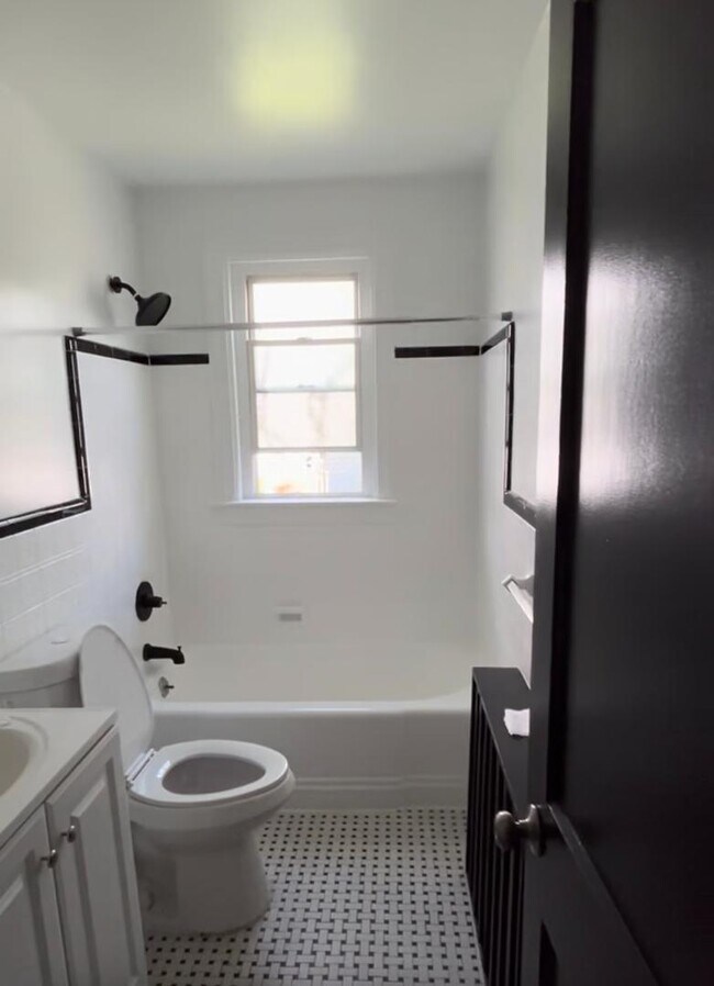 Building Photo - 332 11th St