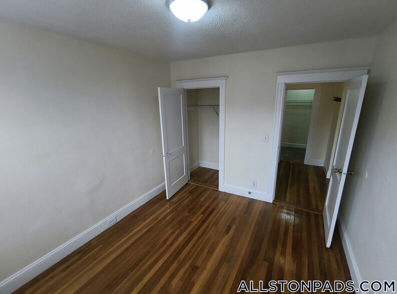 Building Photo - 5 Barrows St