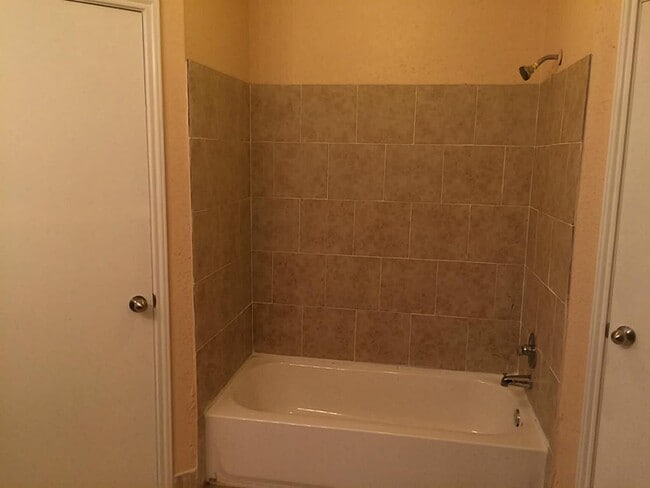 Building Photo - 16826 Rippling Mill Dr