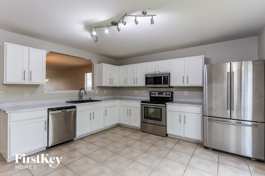 Building Photo - 111 Quince Flower