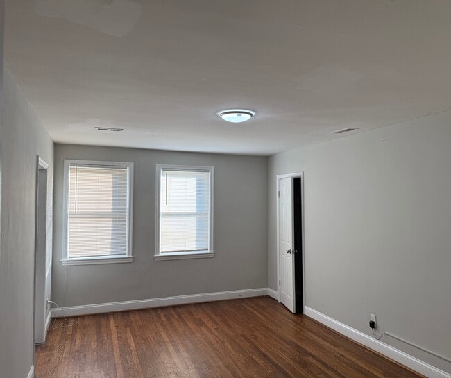 Building Photo - Cozy renovated 2 bedroom apartment