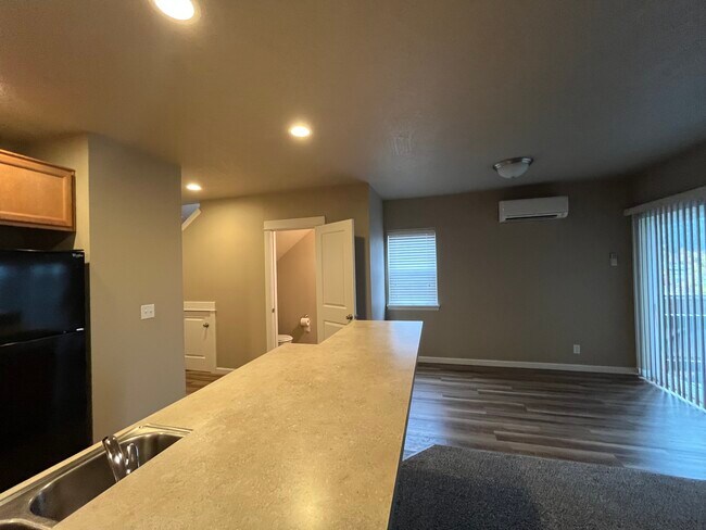 Building Photo - 952 S 58th St