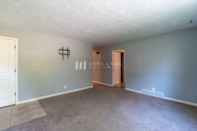 Building Photo - Updated Home in Olde Towne Bellevue