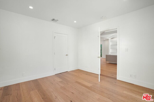 Building Photo - 564 N Arden Blvd