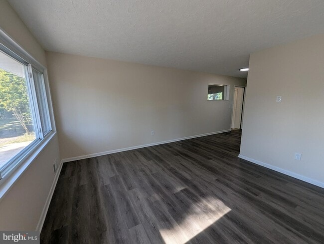 Building Photo - 6327 Willowood Ln